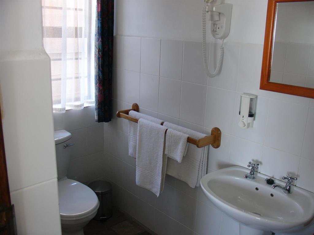 On The Bay Guesthouse Kruisfontein Exterior photo