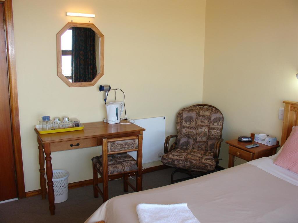 On The Bay Guesthouse Kruisfontein Room photo
